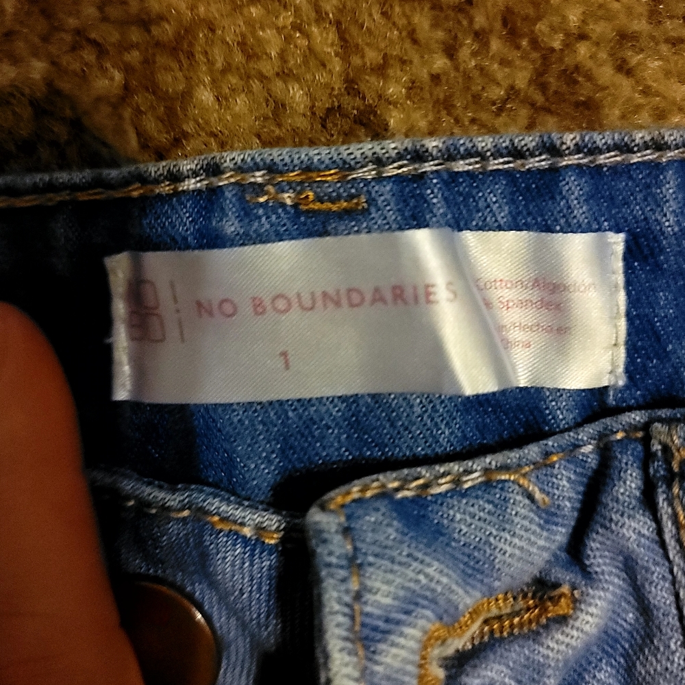 Shorts - Picture 2 of 3